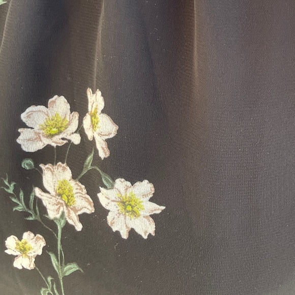 Black lace shoulders and a pink and white flower design M vince camuto - Picture 7 of 8